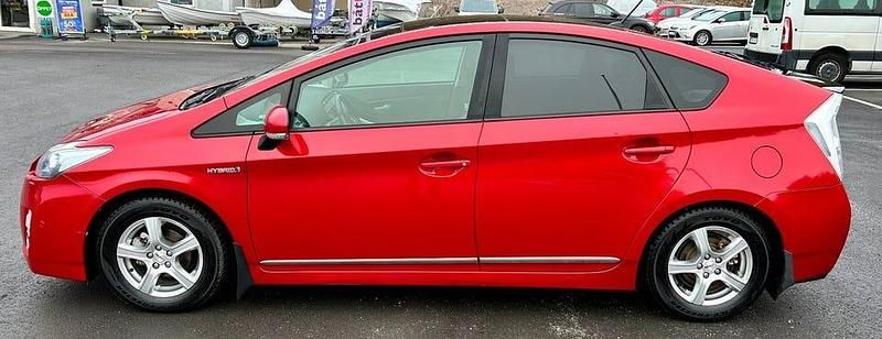 Begagnad Toyota Prius Executive 136 HK (100 kW) 2010 Röd Halvkombi