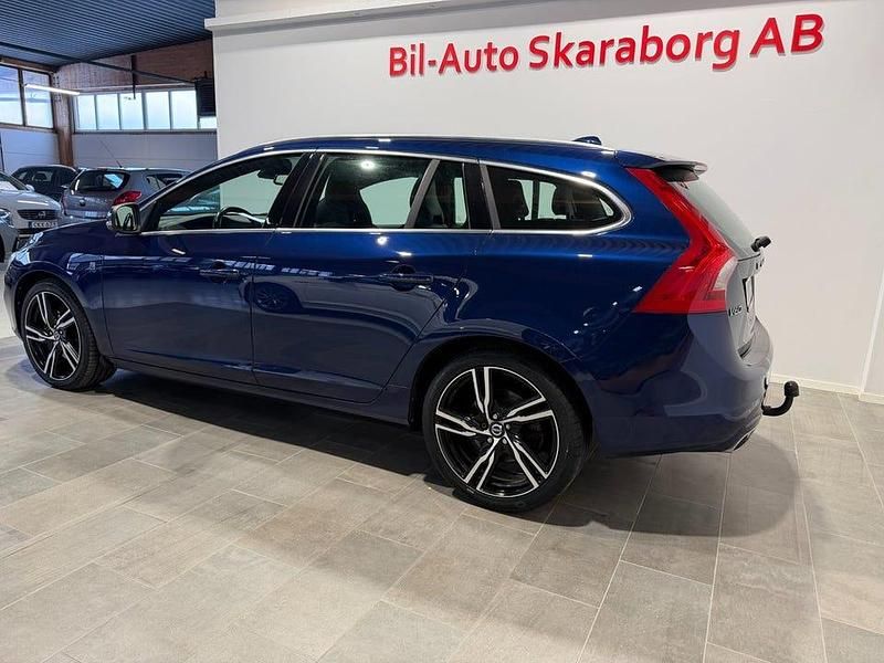 Begagnad Volvo V60 Ocean Race 181 HK (133 kW) 2014 Blå Kombi