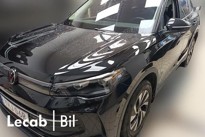 Svart (deep black pearl) Begagnad 2024 VW Tiguan SUV | 359 500 kr (Lite dyr) - Bild 1/1