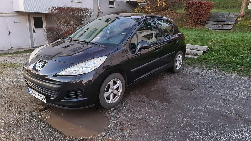 Svart Begagnad 2010 Peugeot 207 Halvkombi | 31 900 kr (Bra pris) - Bild 1/4