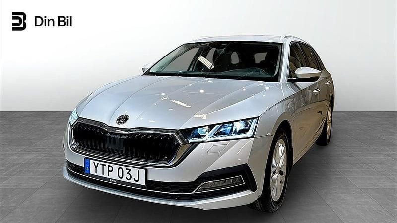 Silver Begagnad 2024 Skoda Octavia Style Kombi | 324 900 kr (Bra pris) - Bild 1/4