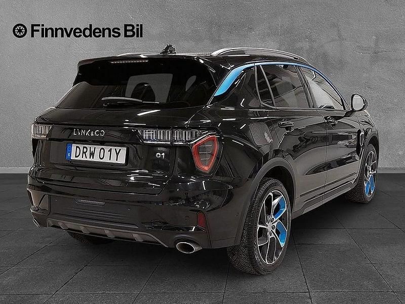 Begagnad Lynk & Co 01 264 HK (194 kW) 2023 Svart SUV