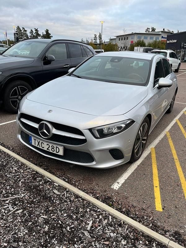 Begagnad 2021 Mercedes A180 Halvkombi | 215 000 kr (Bra pris) - Bild 1/4