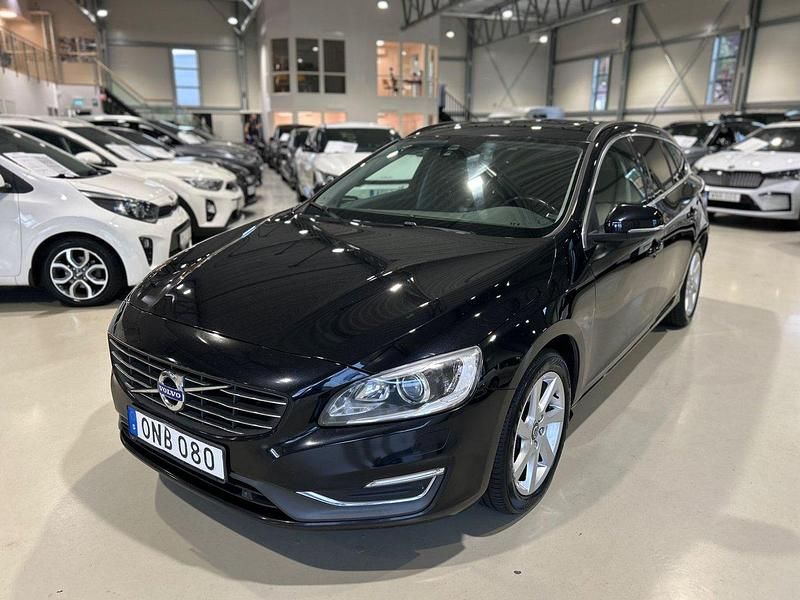 Svart Begagnad 2014 Volvo V60 Momentum Kombi | 134 900 kr (Marknadspris) - Bild 1/4