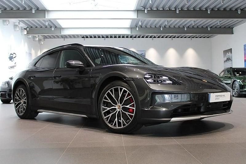 Mörkgrå (volcano grey metallic) Begagnad 2024 Porsche Taycan 4S Cross Turismo Sedan | 1 225 000 kr - Bild 1/4