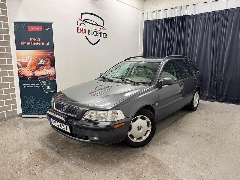 Grå Begagnad 2001 Volvo V40 Kombi | 11 900 kr (Bra pris) - Bild 1/4