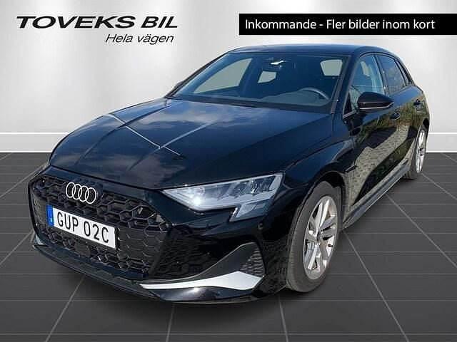 Brilliantsvart Begagnad 2024 Audi A3 Advanced Plus | 319 900 kr (Dyr) - Bild 1/4