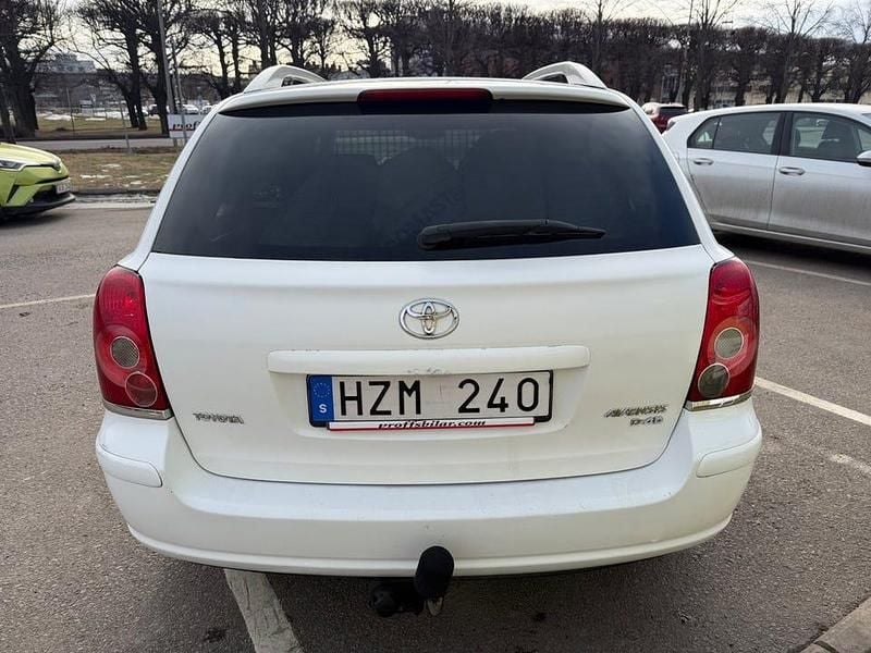 Begagnad Toyota Avensis 126 HK (92 kW) 2008 Vit Kombi