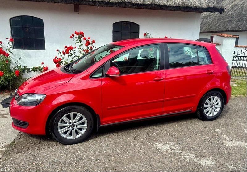 Röd Begagnad 2012 VW Golf VII Halvkombi | 79 900 kr (Bra pris) - Bild 1/4