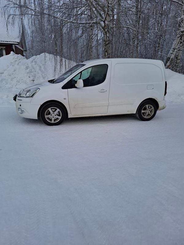 Begagnad Citroën Berlingo 90 HK (66 kW) 2013 Minibuss