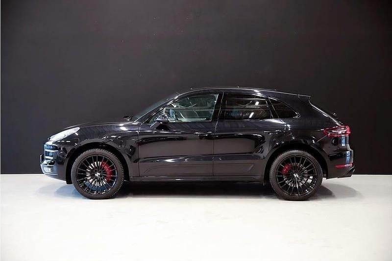 Begagnad Porsche Macan Turbo Sport 400 HK (294 kW) 2015 Svart SUV