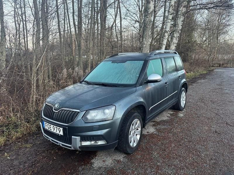 Begagnad Skoda Yeti Outdoor 140 HK (102 kW) 2014 Blå grå SUV