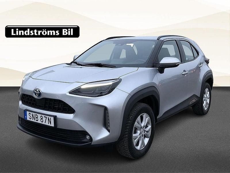 Silver Begagnad 2023 Toyota Yaris Cross Active SUV | 289 000 kr (Lite dyr) - Bild 1/3