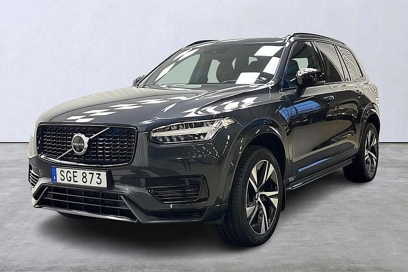 Grå Begagnad 2022 Volvo XC90 R-Design SUV | 649 900 kr (Marknadspris) - Bild 1/4