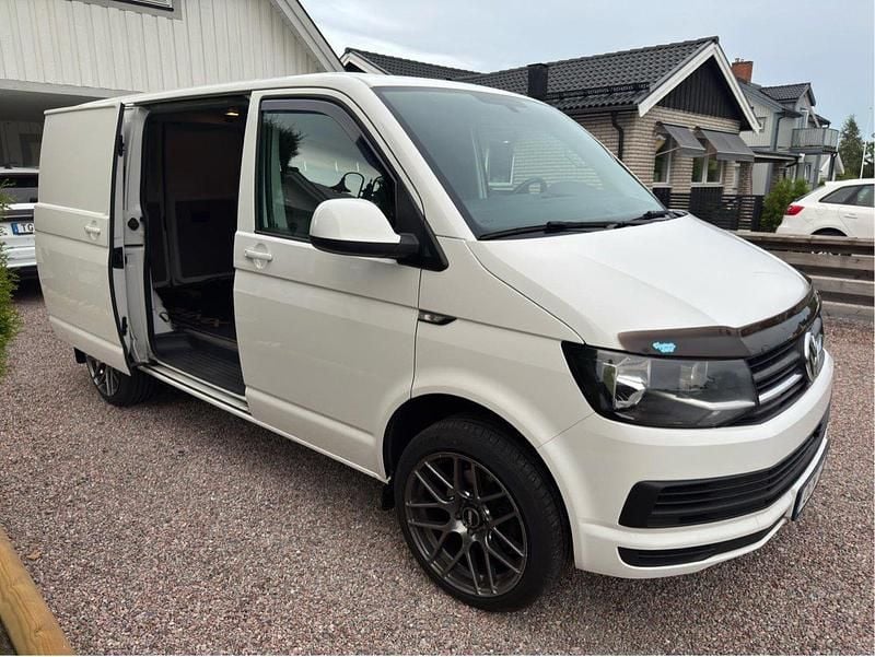 Vit Begagnad 2018 VW T6 Van | 175 000 kr (Marknadspris) - Bild 1/4