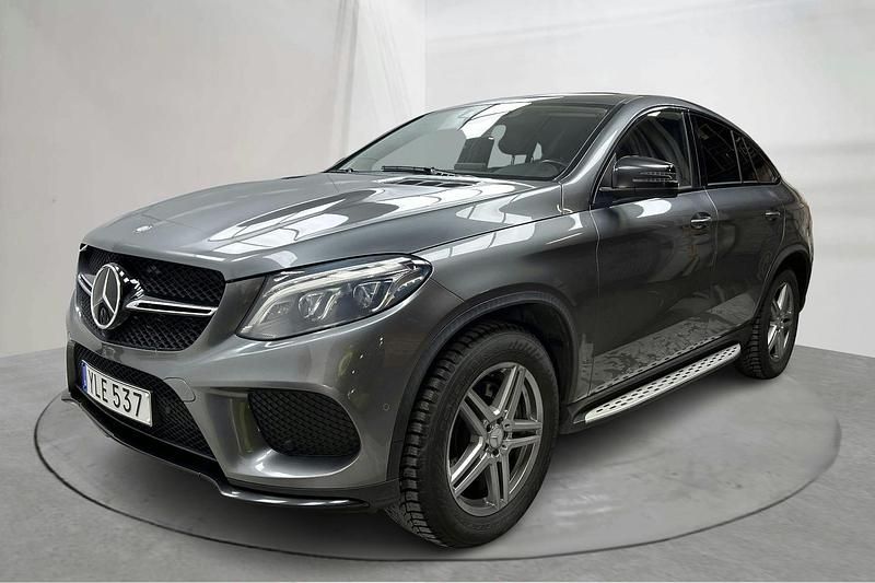 Grå Begagnad 2017 Mercedes GLE350 AMG line Sportkupé | 259 000 kr (Marknadspris) - Bild 1/4