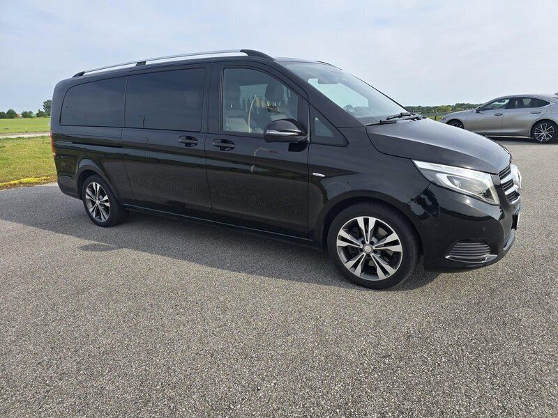 Svart Begagnad 2017 Mercedes V250 Avantgarde Minibuss | 595 000 kr - Bild 1/4