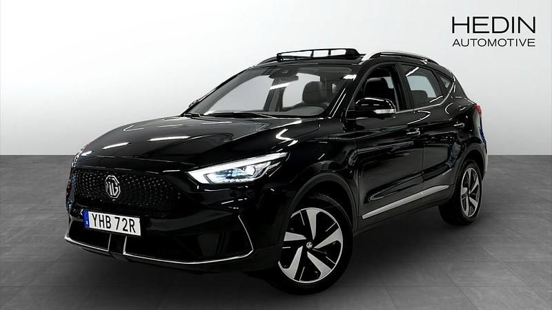Svart (black) Begagnad 2021 MG ZS Luxury Sedan | 249 900 kr (Bra pris) - Bild 1/4