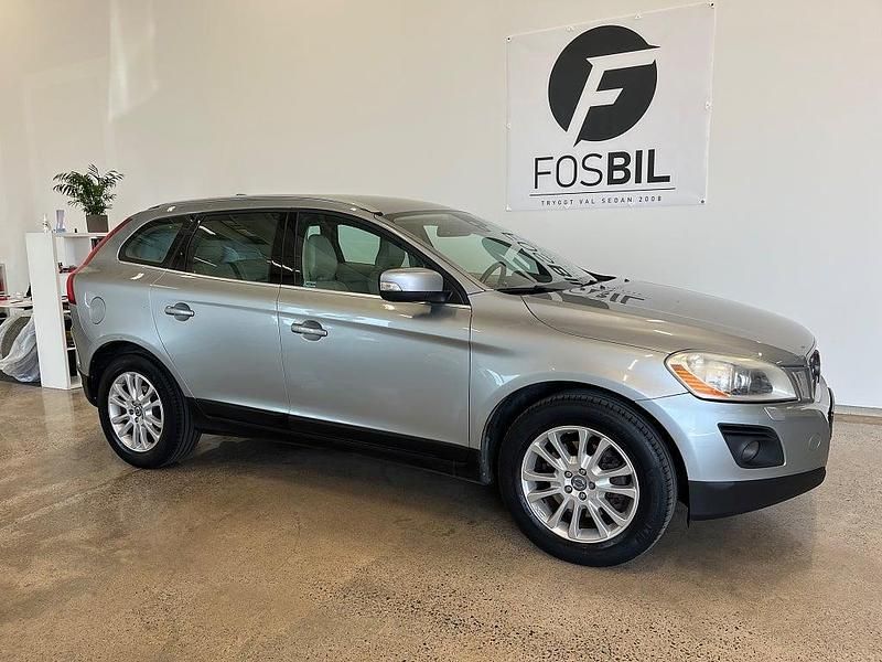Silver Begagnad 2010 Volvo XC60 Summum SUV | 109 900 kr (Marknadspris) - Bild 1/3