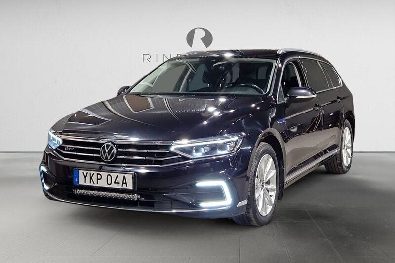Svart Begagnad 2021 VW Passat GTE Kombi | 174 900 kr (Superpris) - Bild 1/3