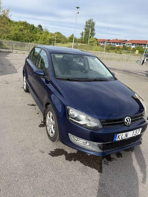 Blå Begagnad 2011 VW Polo Halvkombi | 65 000 kr (Bra pris) - Bild 1/4