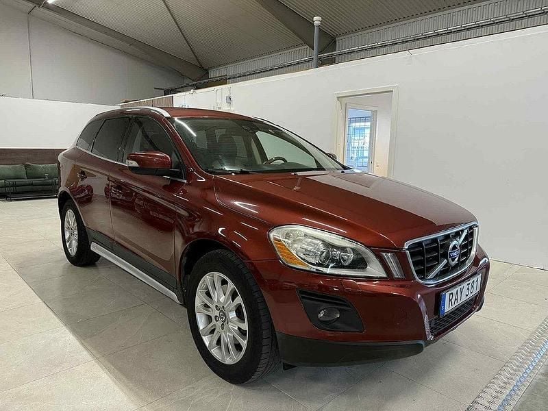 Röd Begagnad 2009 Volvo XC60 Summum SUV | 99 900 kr (Marknadspris) - Bild 1/4