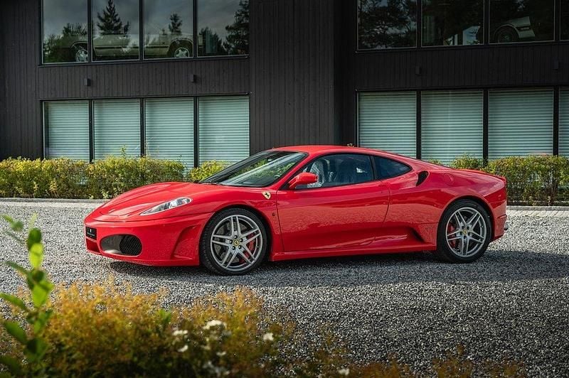 Röd Begagnad 2005 Ferrari F430 Sportkupé | 1 195 000 kr - Bild 1/4