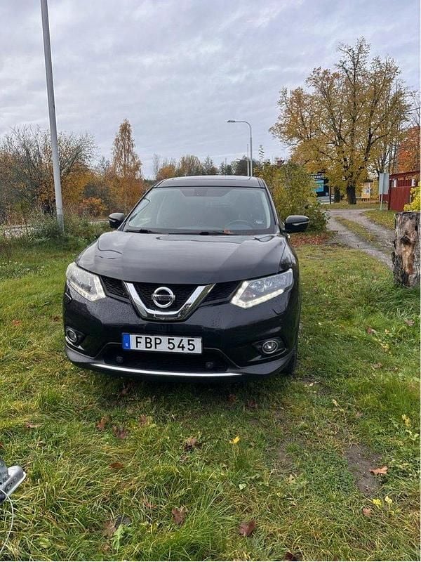 Svart Begagnad 2015 Nissan X-Trail SUV | 95 000 kr (Bra pris) - Bild 1/4
