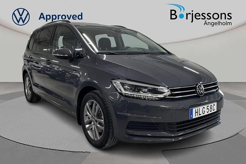 Grå Begagnad 2024 VW Touran Minibuss | 369 000 kr (Bra pris) - Bild 1/4