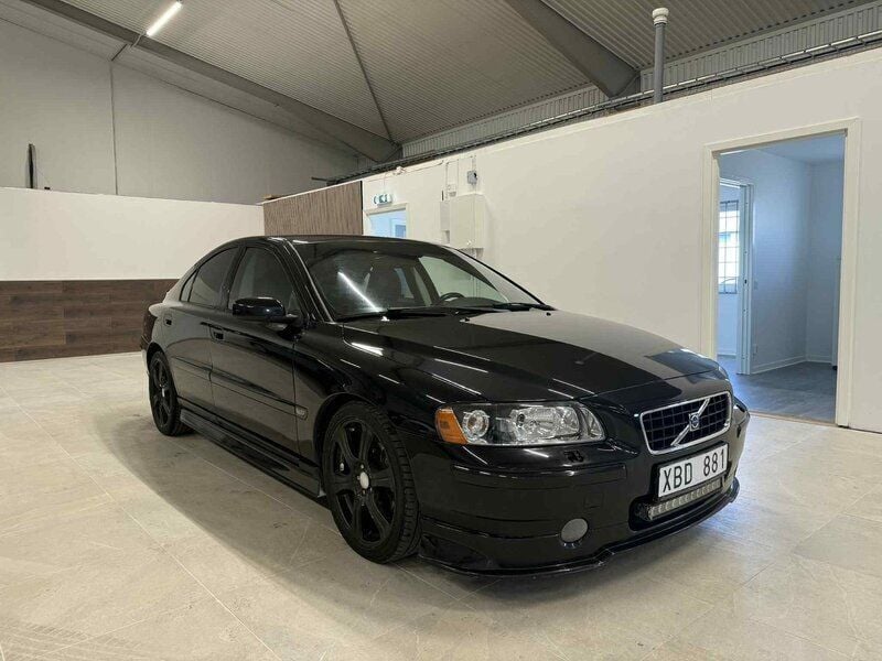 Svart Begagnad 2005 Volvo S60 Sedan | 59 900 kr (Dyr) - Bild 1/4