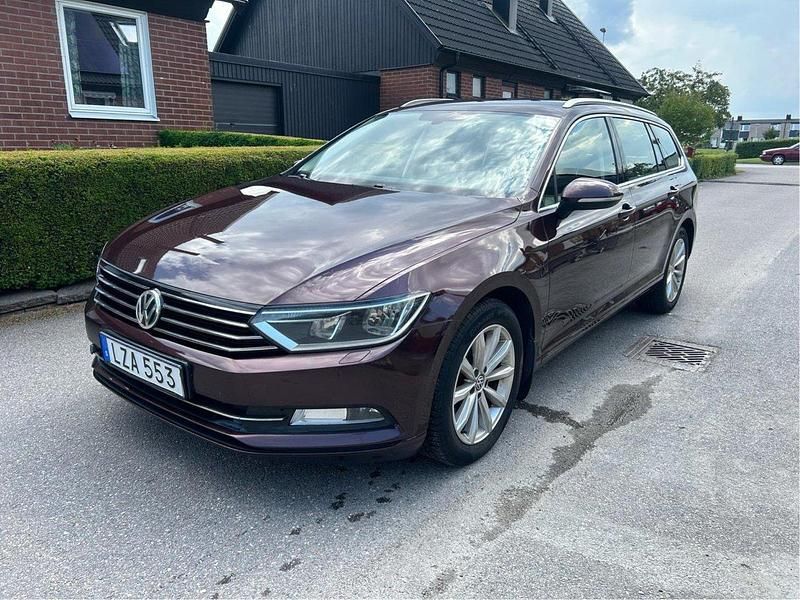 Röd Begagnad 2017 VW Passat Kombi | 139 500 kr (Bra pris) - Bild 1/4