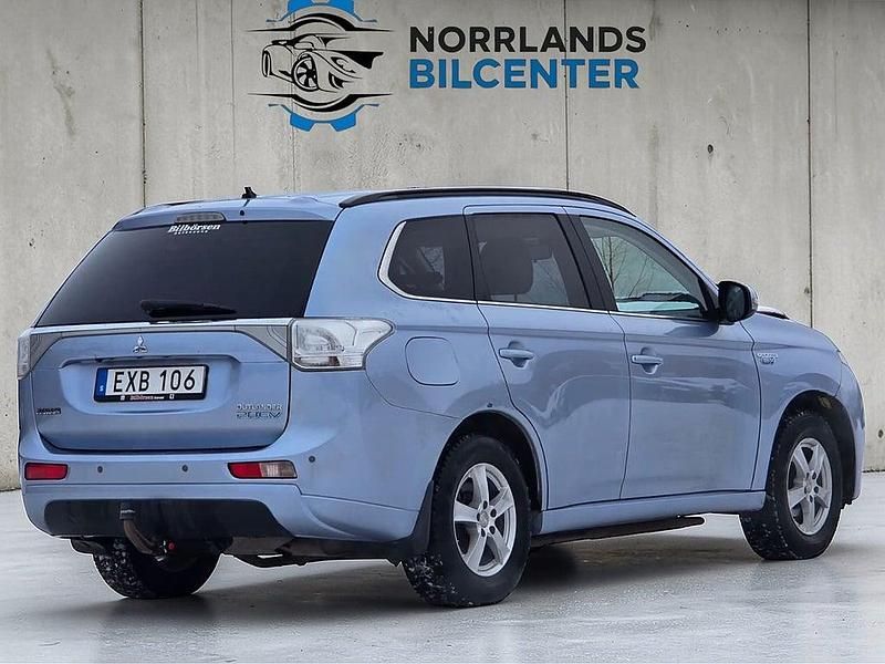 Begagnad Mitsubishi Outlander P-HEV 121 HK (88 kW) 2013 Ljusblå SUV