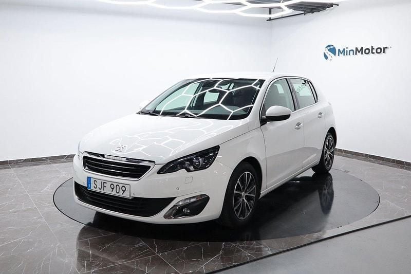 Vit Begagnad 2014 Peugeot 308 Allure Halvkombi | 104 900 kr (Marknadspris) - Bild 1/4