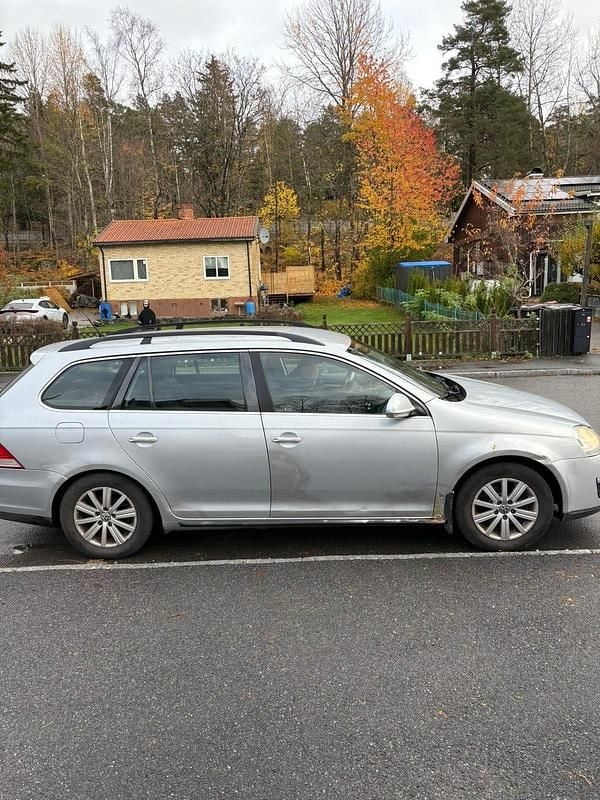 Begagnad VW Golf VI 105 HK (77 kW) 2009 Halvkombi