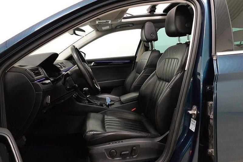 Begagnad Skoda Superb LAURIN & KLEMENT 180 HK (132 kW) 2017 Mörkblå Kombi