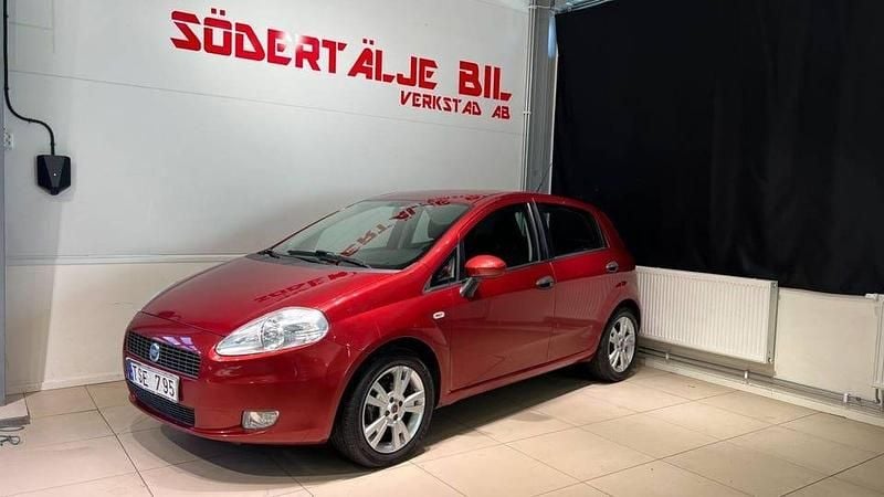 Röd Begagnad 2006 Fiat Grande Punto Active Halvkombi | 34 900 kr - Bild 1/4