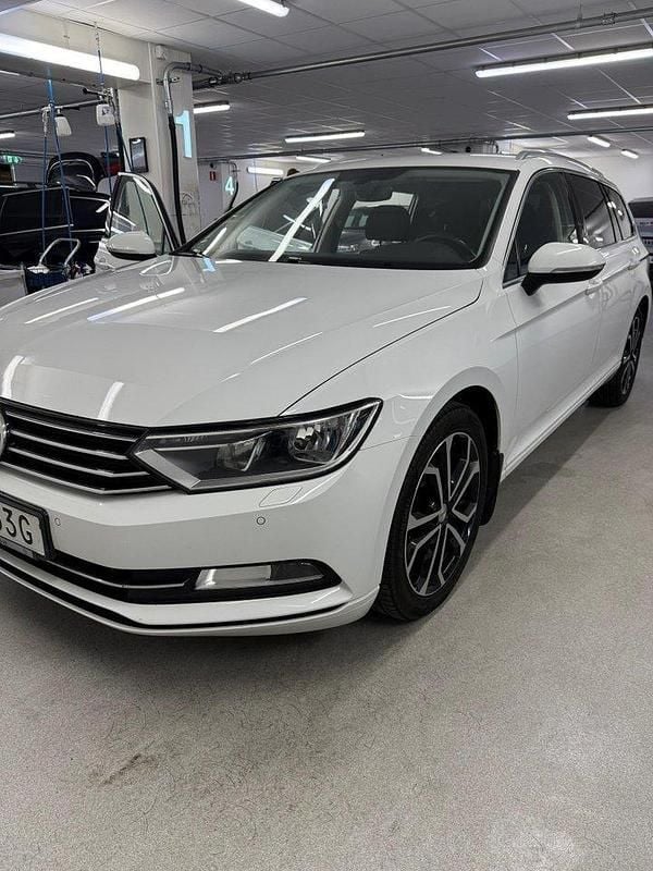 Vit Begagnad 2019 VW Passat Kombi | 170 000 kr (Bra pris) - Bild 1/4
