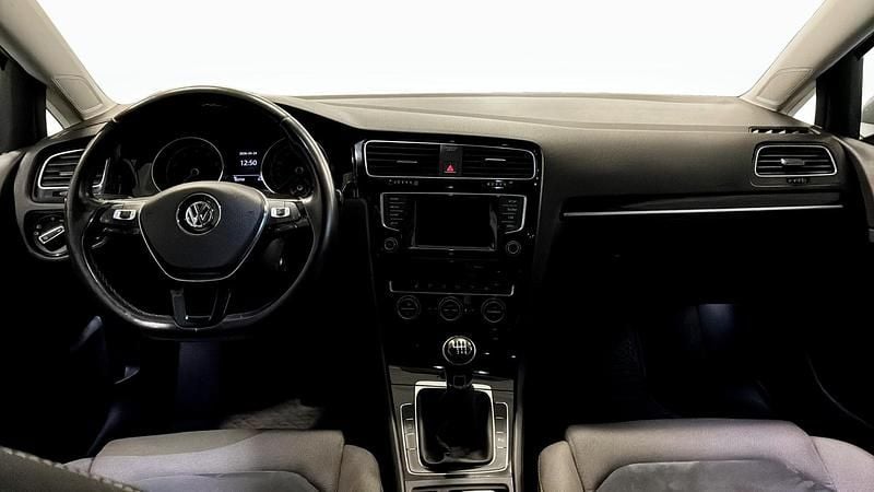 Begagnad VW Golf VII 140 HK (102 kW) 2014 Silver Kombi