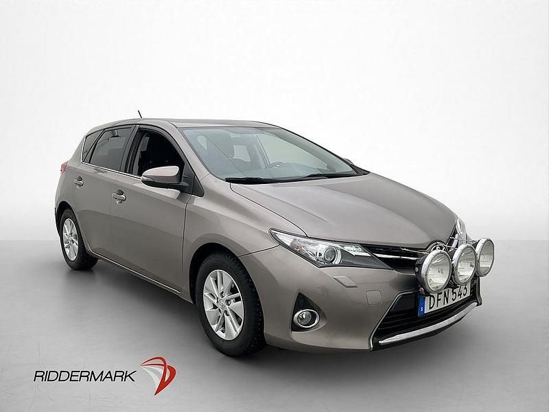 Begagnad Toyota Auris Edition 132 HK (97 kW) 2015 Brun Halvkombi