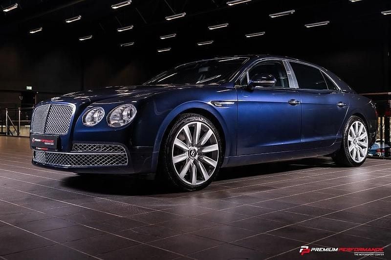 Begagnad Bentley Flying Spur Mulliner 626 HK (460 kW) 2016 Blå Sedan