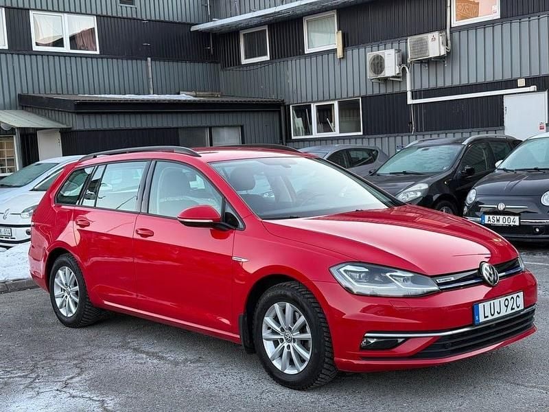 Begagnad VW Golf VIII 131 HK (96 kW) 2020 Röd