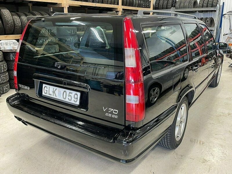 Svart Begagnad 1999 Volvo V70 Kombi | 29 500 kr - Bild 1/4