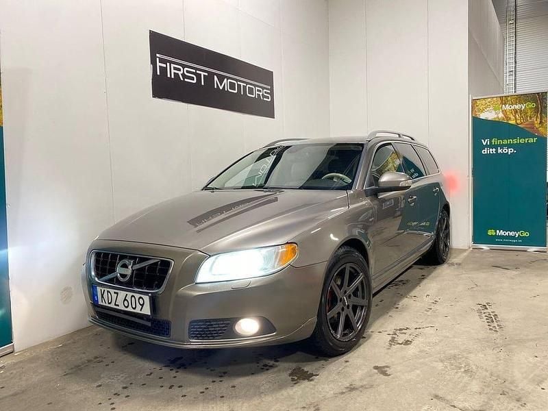 Grå Begagnad 2009 Volvo V70 Summum Kombi | 59 900 kr (Bra pris) - Bild 1/4