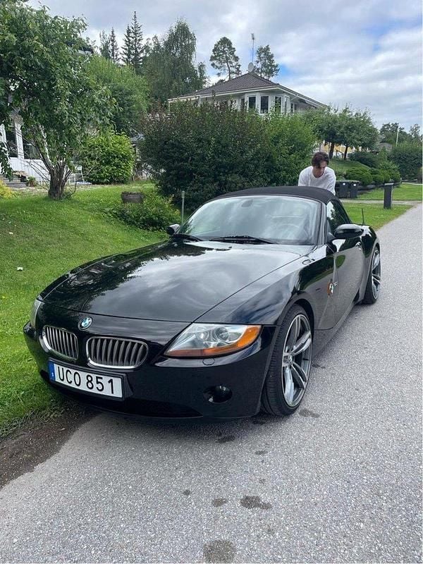 Svart Begagnad 2003 BMW Z4 Cab | 150 000 kr (Dyr) - Bild 1/2