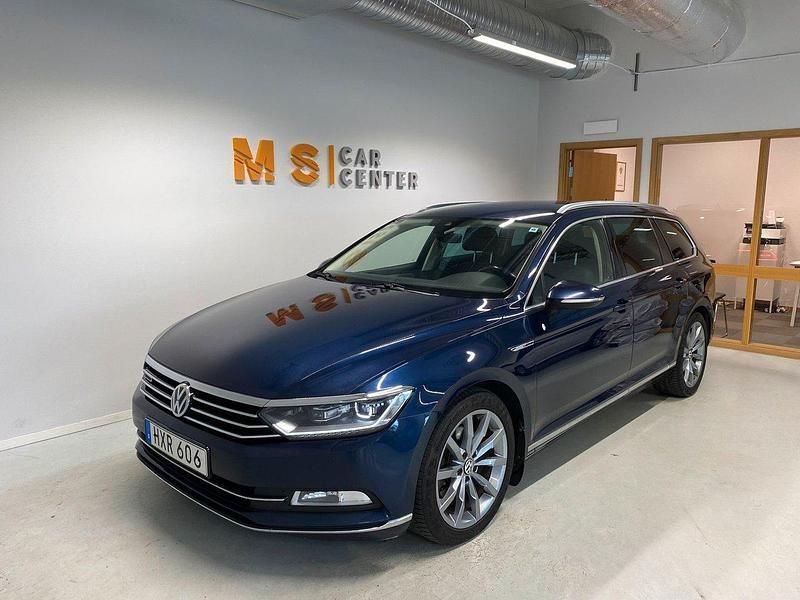 Mörkblå Begagnad 2016 VW Passat GT Kombi | 119 900 kr (Marknadspris) - Bild 1/4