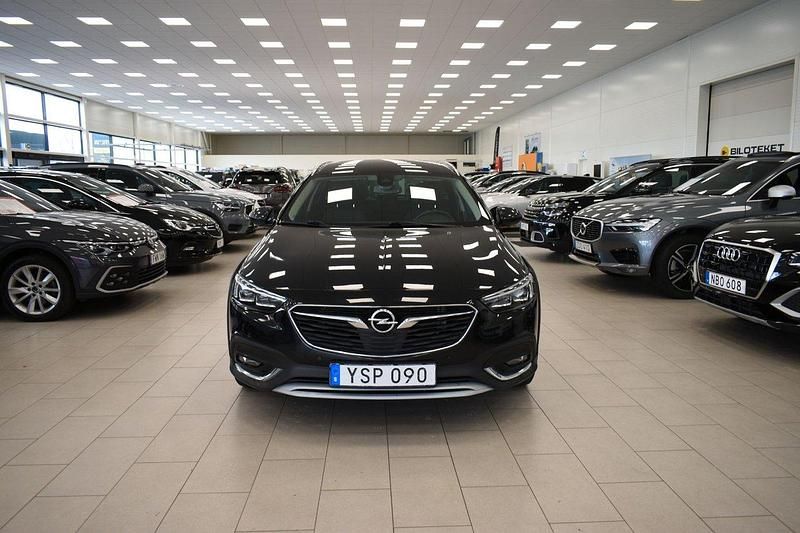 Svart Begagnad 2017 Opel Insignia Country Tourer Kombi | 239 900 kr - Bild 1/4