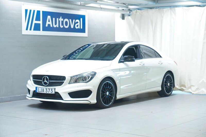 Vit Begagnad 2014 Mercedes CLA220 AMG Sedan | 199 700 kr (Marknadspris) - Bild 1/4