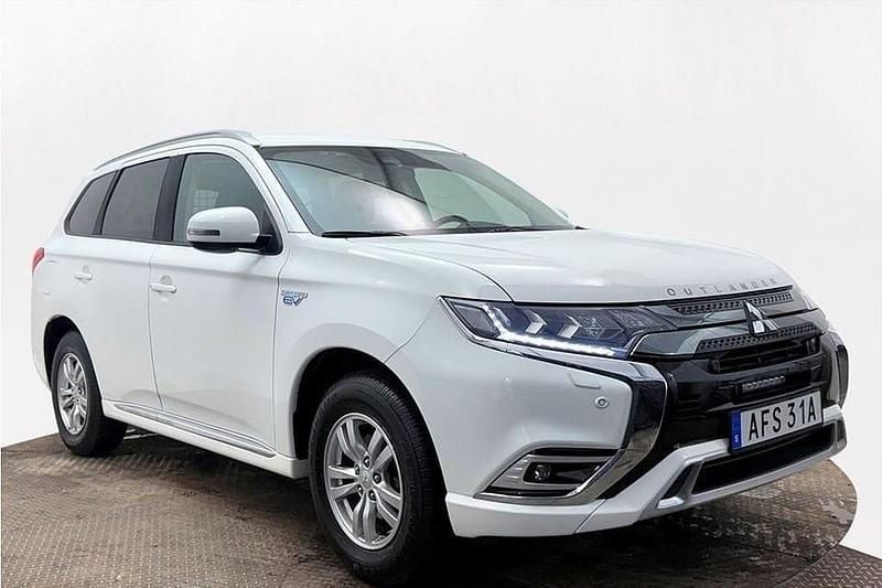 Begagnad Mitsubishi Outlander 224 HK (164 kW) 2020 Vit SUV