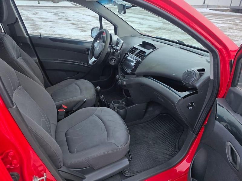 Begagnad Chevrolet Spark 68 HK (50 kW) 2010 Halvkombi