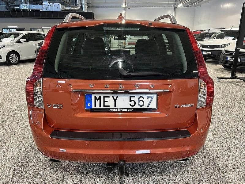 Begagnad Volvo V50 Momentum 150 HK (110 kW) 2011 Orangemetallic metallic Kombi